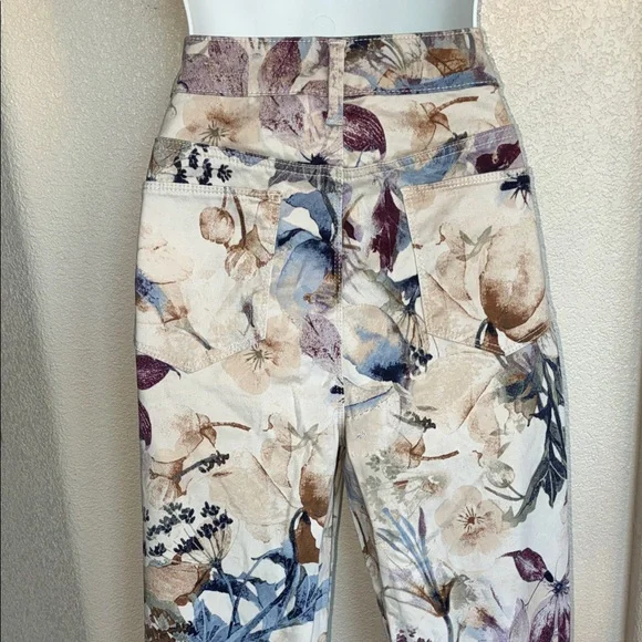 CHICO'S Floral Print Jeans, 1.5 (US 10). - Picture 5 of 17
